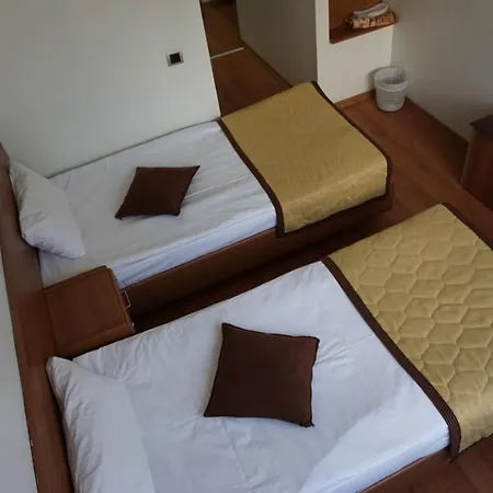 Hotel Nora 2*
